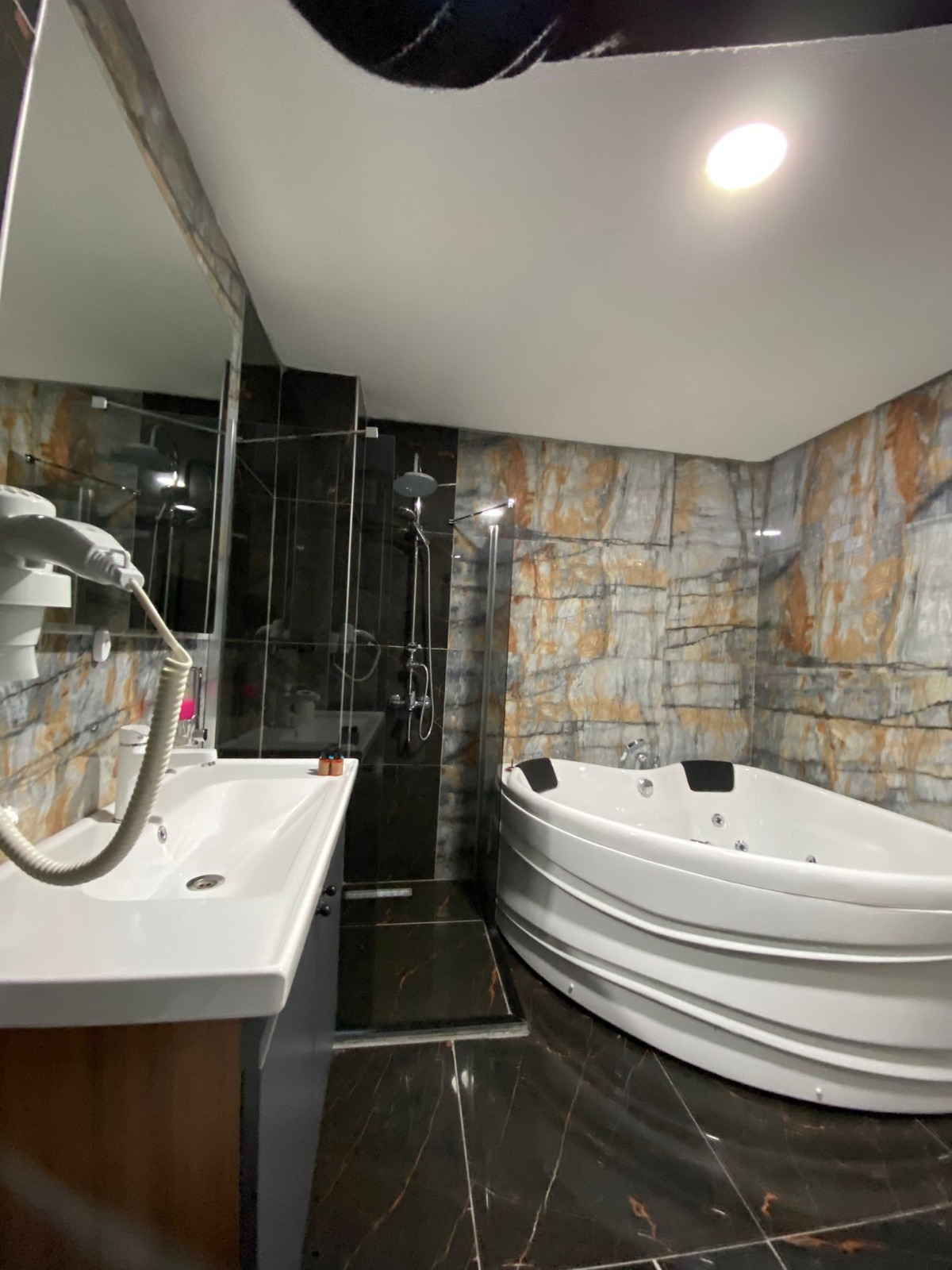 216 F&B Suites